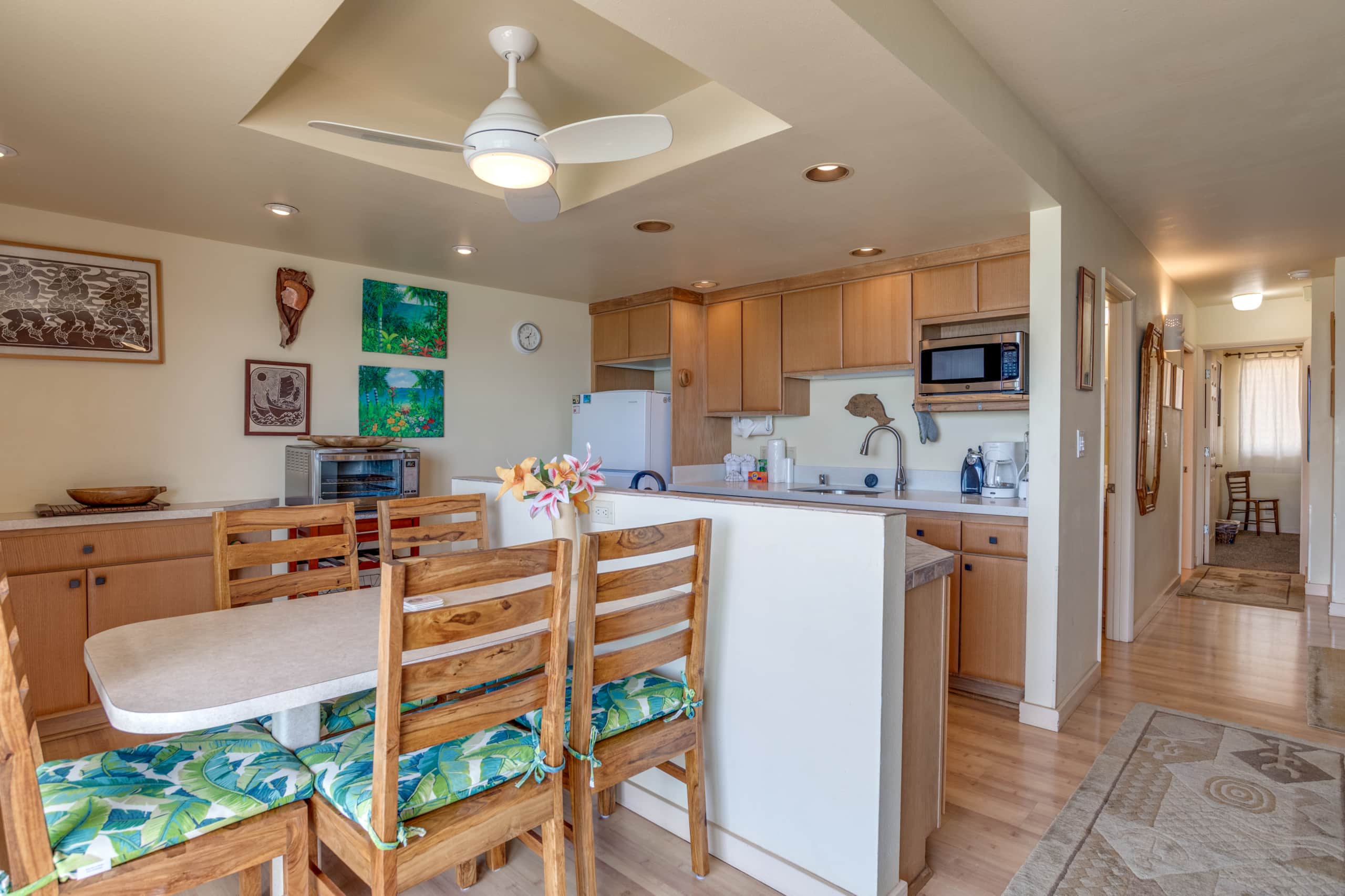 Condo in Lahaina · ★4.52 · 2 bedrooms · 4 beds · 1.5 shared baths - Image 14