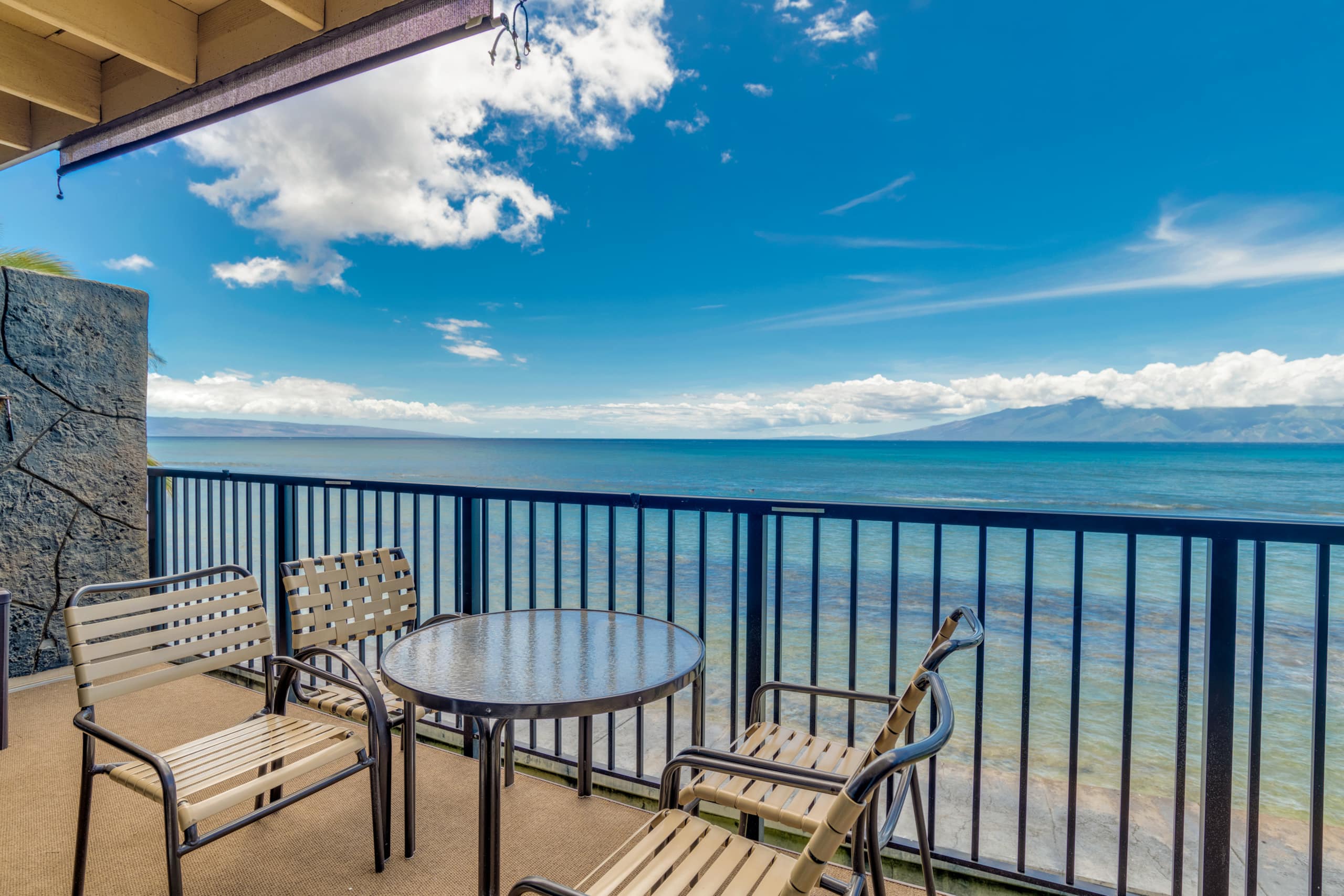 Condo in Lahaina · ★4.52 · 2 bedrooms · 4 beds · 1.5 shared baths - Image 10