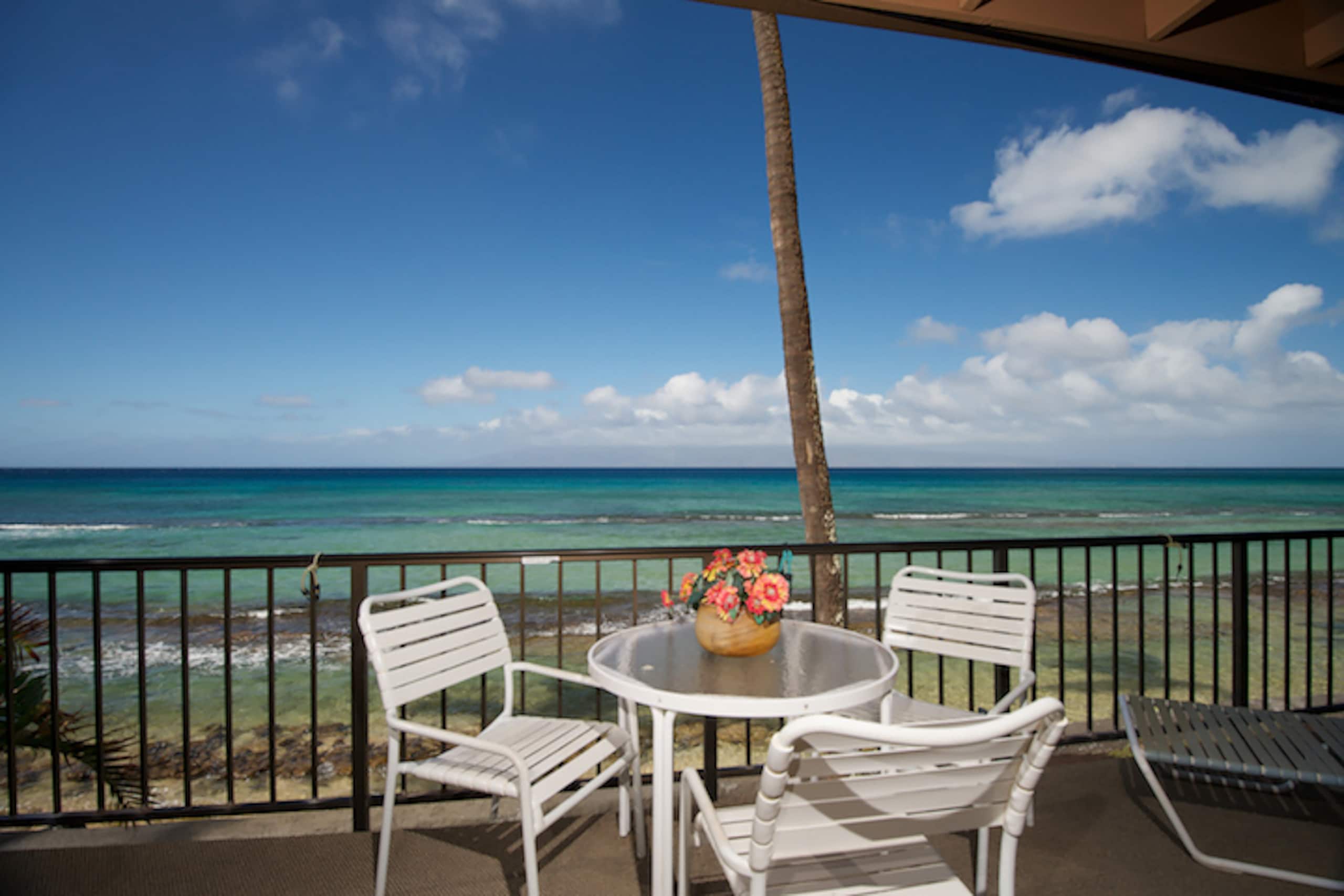 Condo in Lahaina · ★4.52 · 2 bedrooms · 4 beds · 1.5 shared baths - Image 21