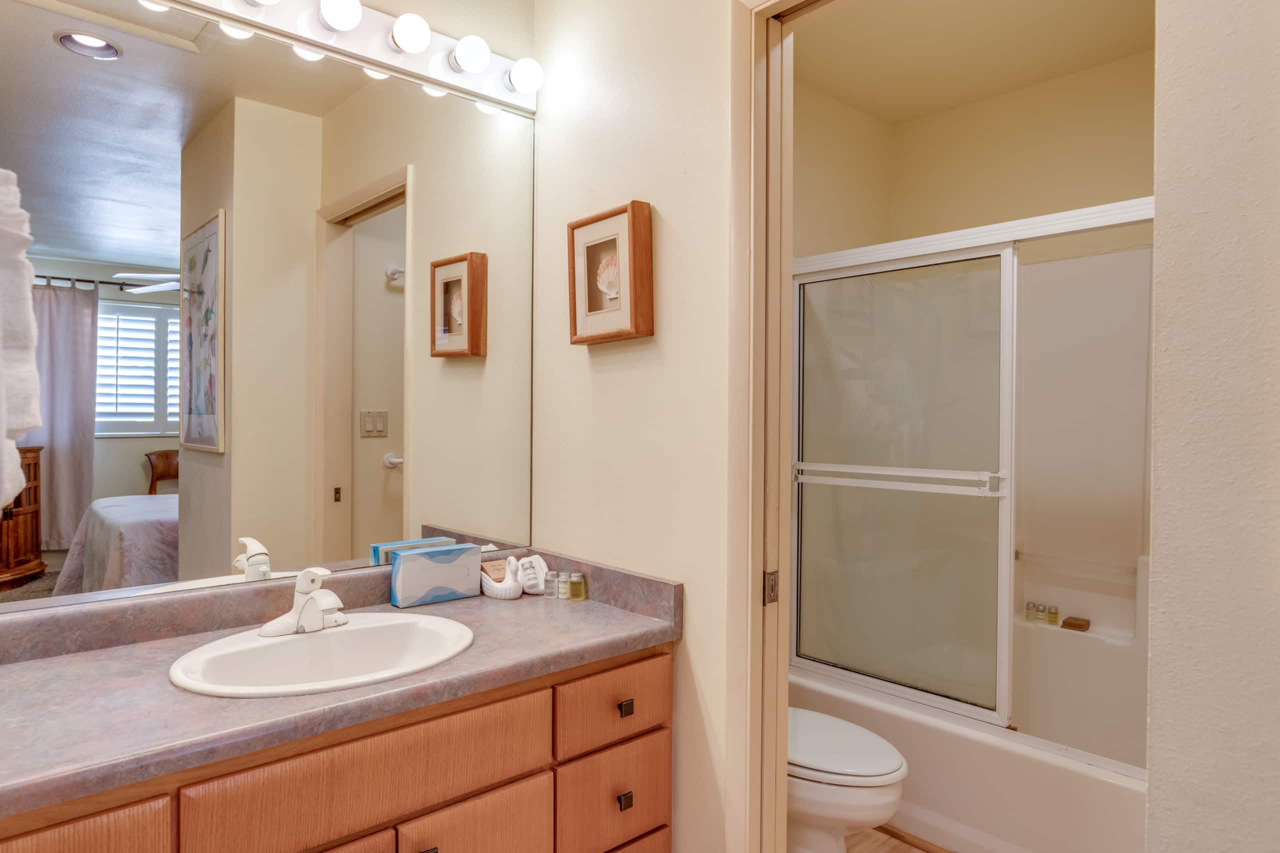 Condo in Lahaina · ★4.52 · 2 bedrooms · 4 beds · 1.5 shared baths - Image 7