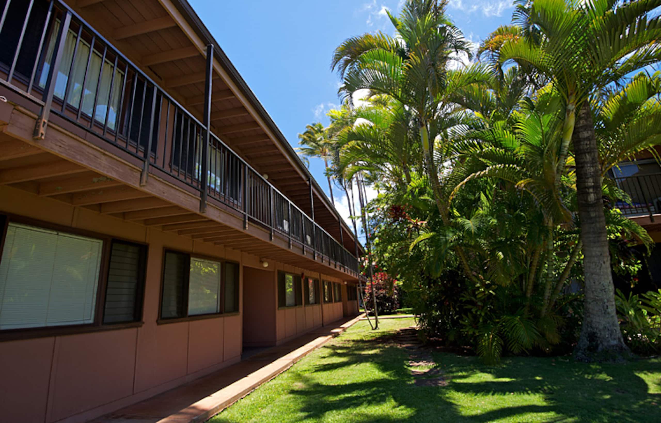 Condo in Lahaina · ★4.52 · 2 bedrooms · 4 beds · 1.5 shared baths - Image 31
