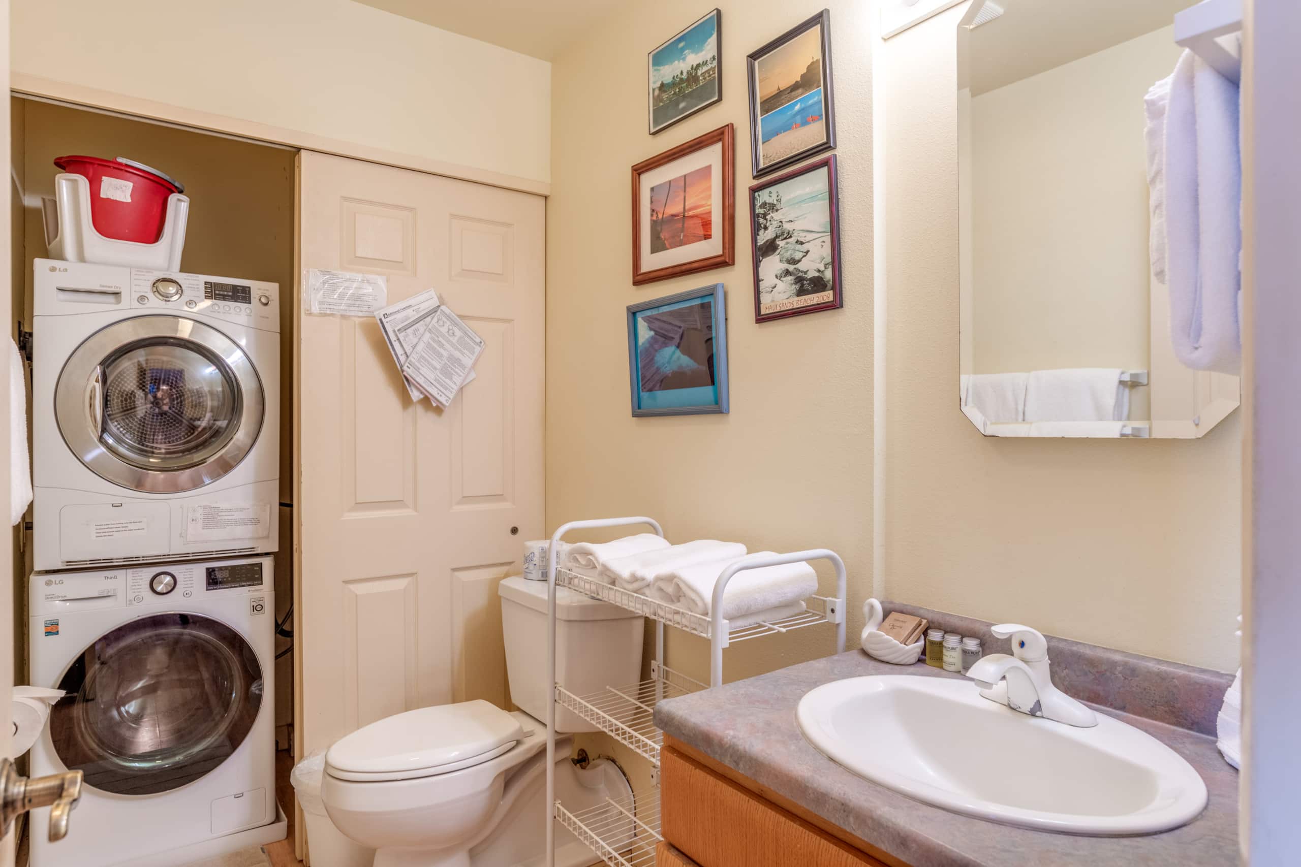 Condo in Lahaina · ★4.52 · 2 bedrooms · 4 beds · 1.5 shared baths - Image 9