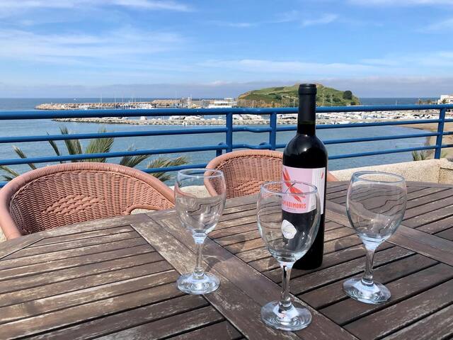 marítim i àtic – nice top-floor apartment with lar gallery image 5