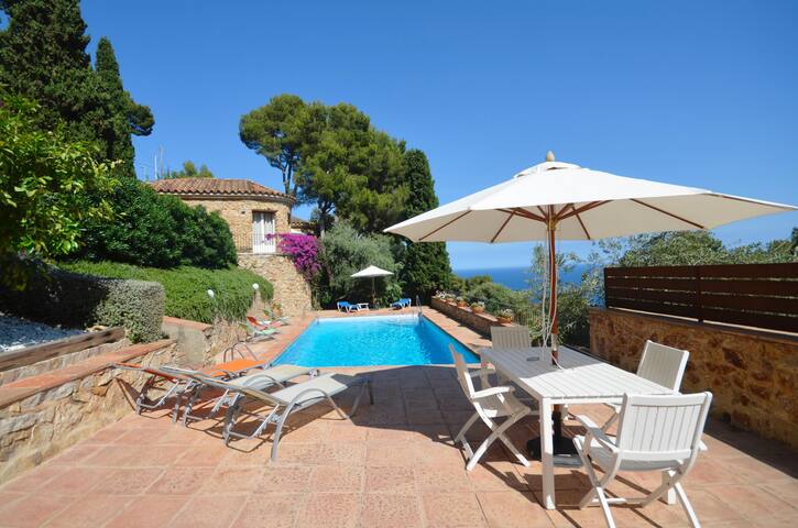 Holiday rental villa with swimming pool in Begur, gallery image 2