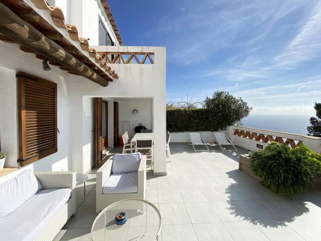 Holiday rental semidetached with swimming pool in gallery image 2