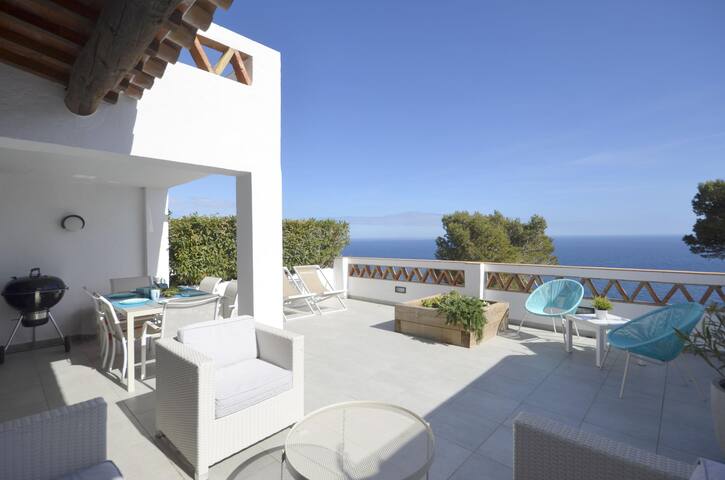 Holiday rental semidetached with swimming pool in gallery image 3