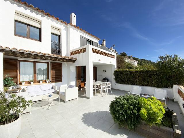 Holiday rental semidetached with swimming pool in gallery image 5