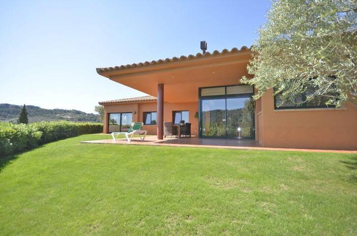 Holiday rental villa with swimming pool in Begur, gallery image 5