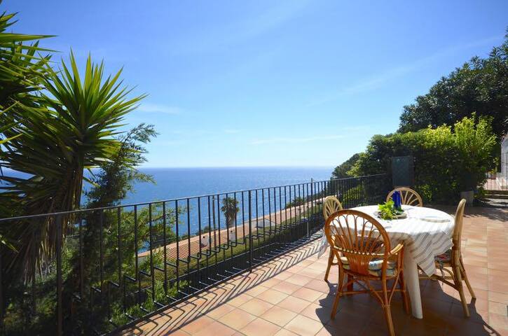 Holiday rental apartment with swimming pool in Beg