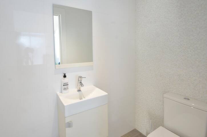 Holiday rental semidetached with swimming pool in gallery image 5