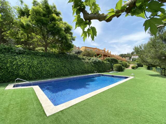Holiday rental semidetached with swimming pool in gallery image 2