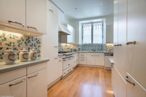 Top Airbnb: Annecy Historical Center - 165 square meter - 3 in Annecy