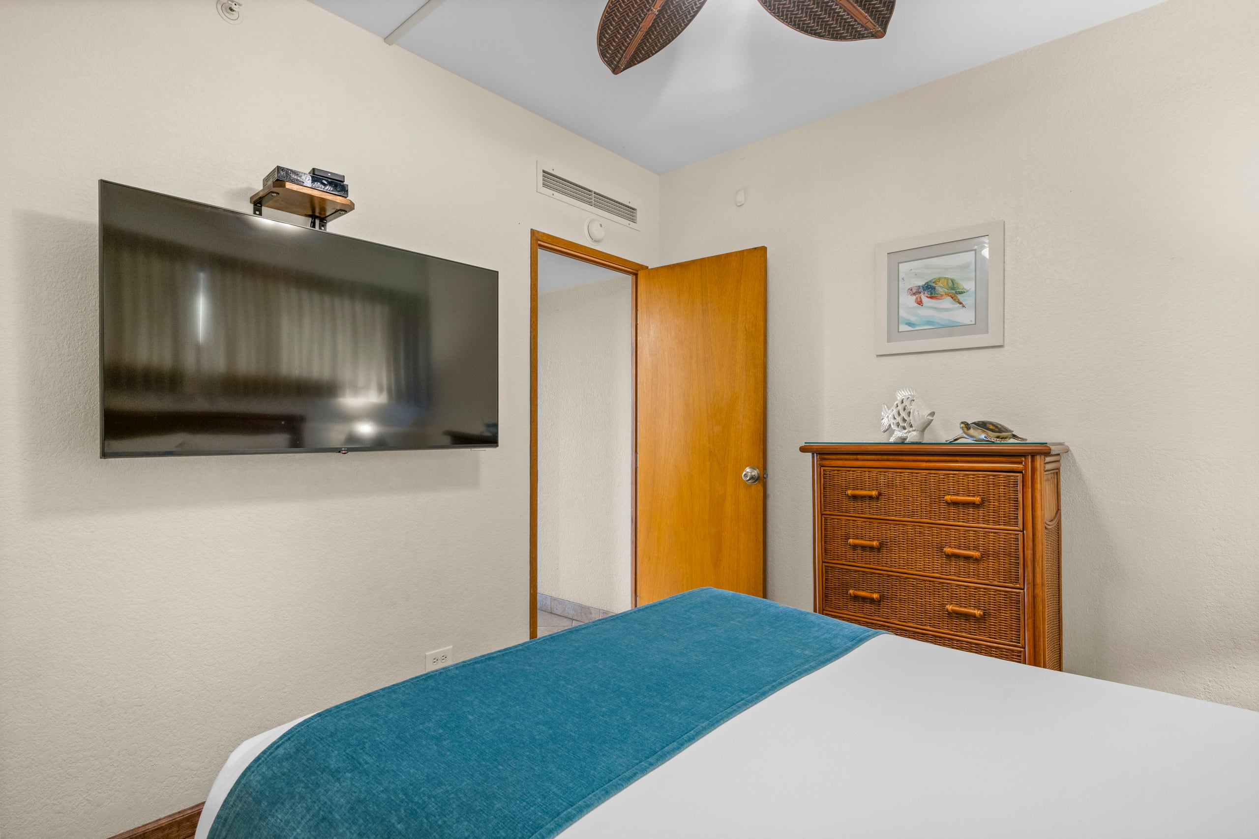 Condo in Lahaina · ★4.85 · 2 bedrooms · 3 beds · 2 baths - Image 9