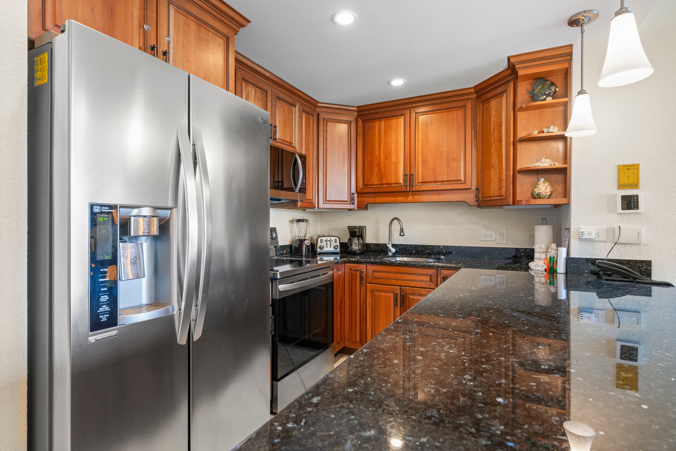 Condo in Lahaina · ★4.85 · 2 bedrooms · 3 beds · 2 baths - Image 20