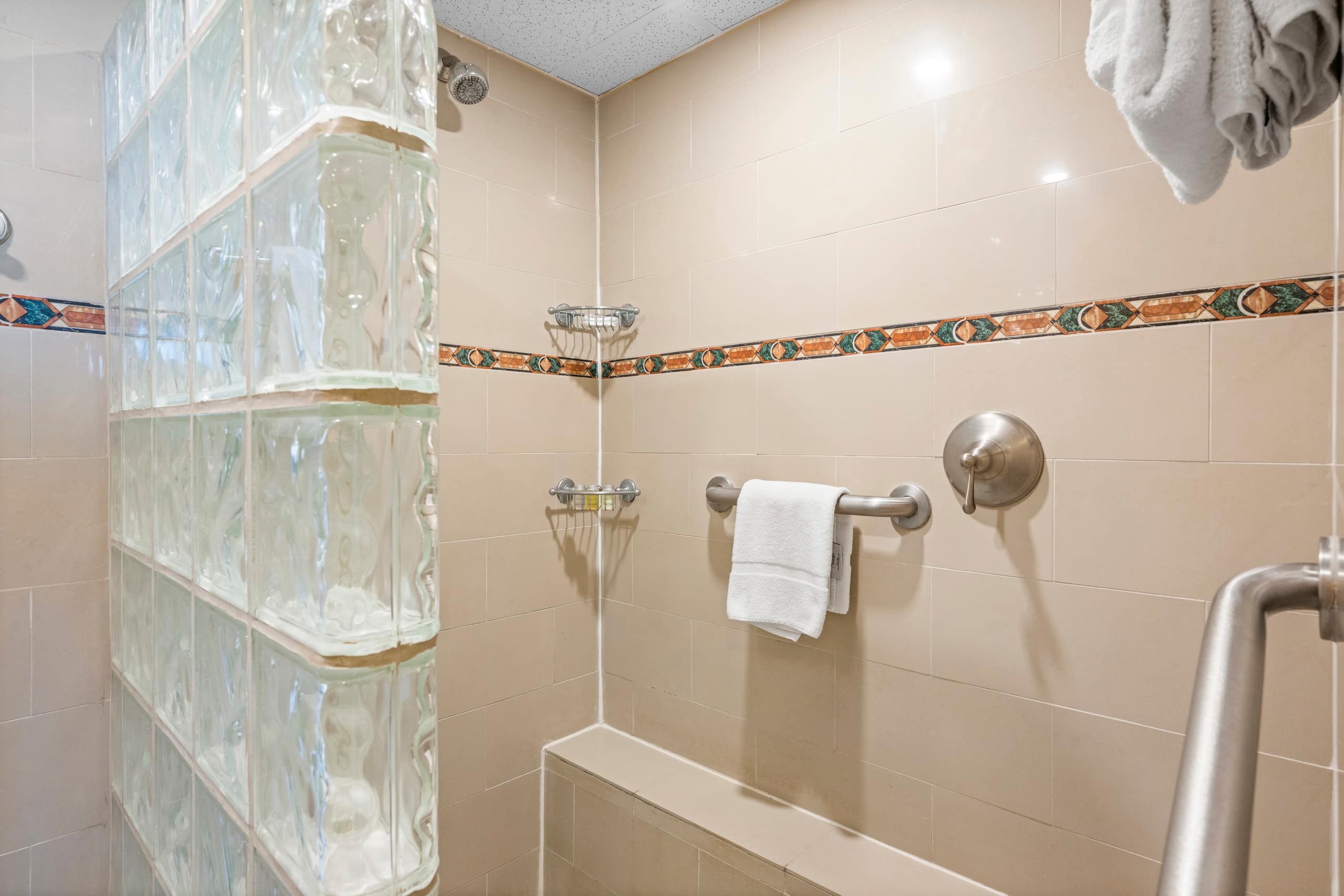 Condo in Lahaina · ★4.85 · 2 bedrooms · 3 beds · 2 baths - Image 14