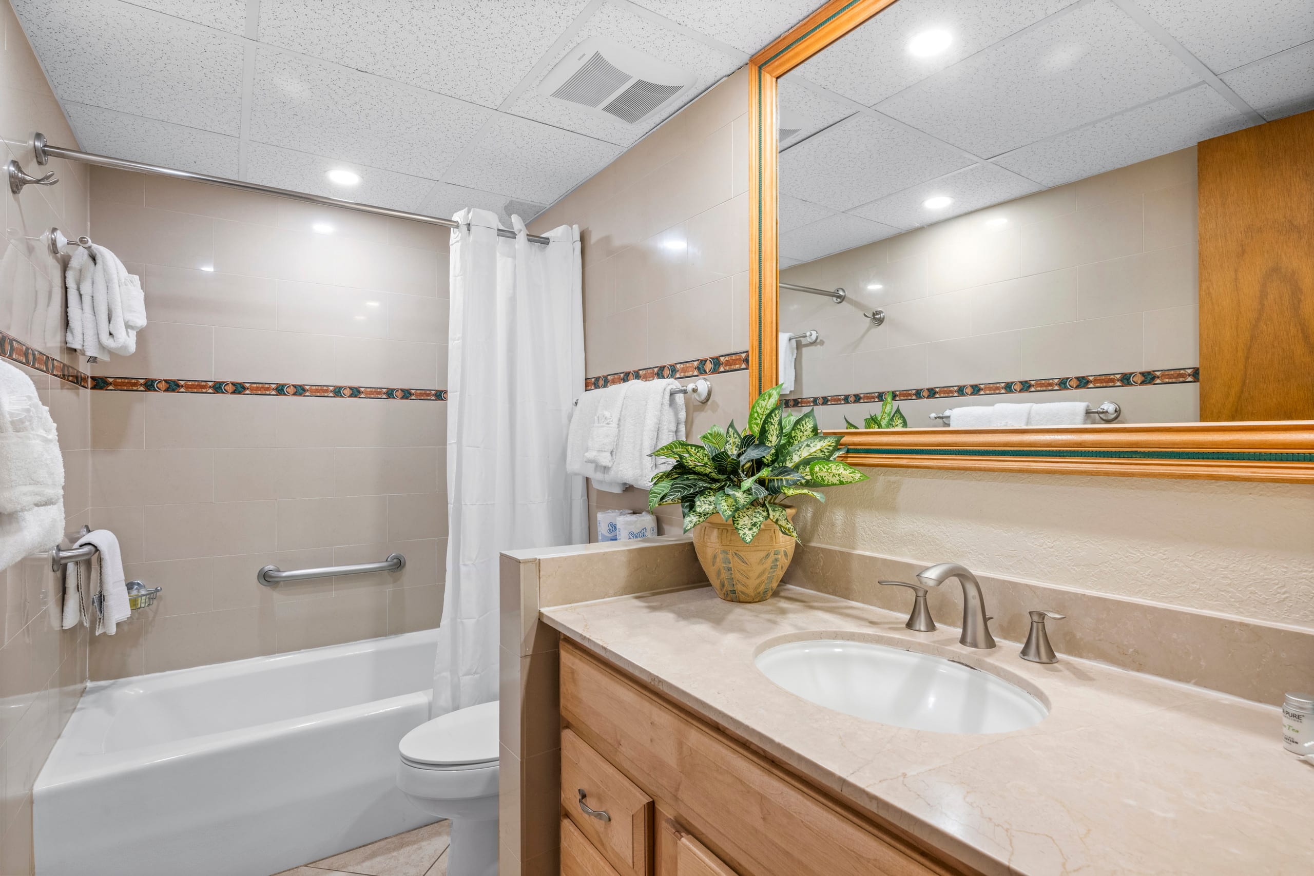 Condo in Lahaina · ★4.85 · 2 bedrooms · 3 beds · 2 baths - Image 13