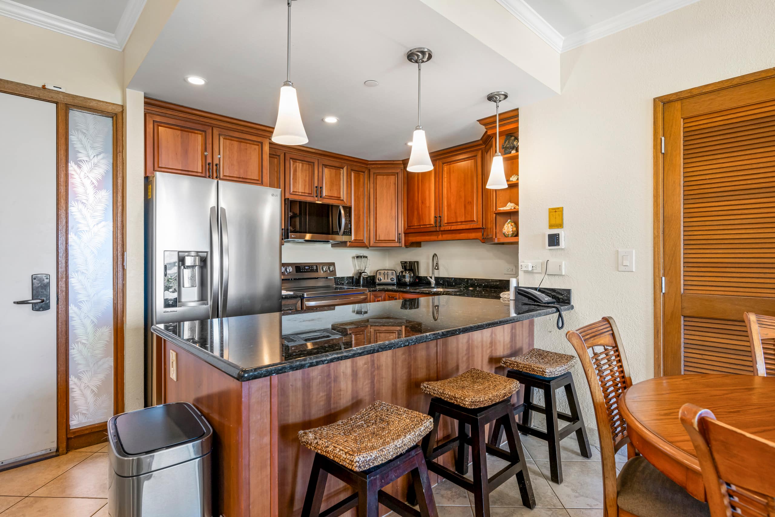 Condo in Lahaina · ★4.85 · 2 bedrooms · 3 beds · 2 baths - Image 18