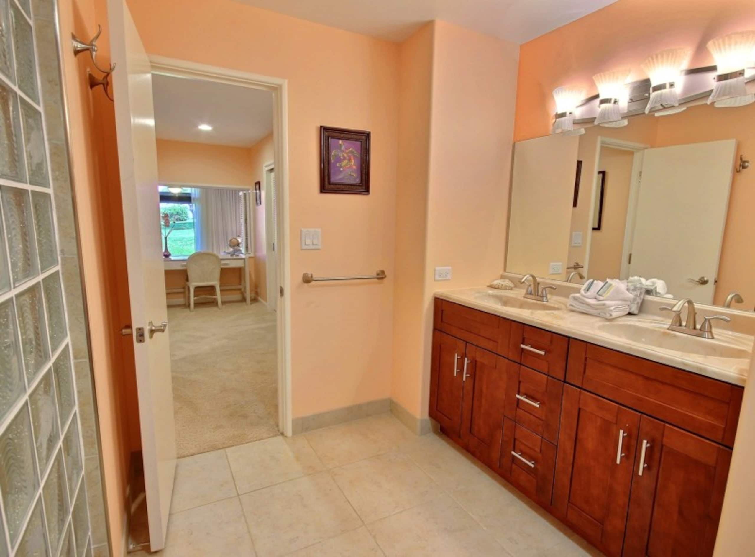 Condo in Lahaina · ★4.53 · 2 bedrooms · 4 beds · 2 baths - Image 9