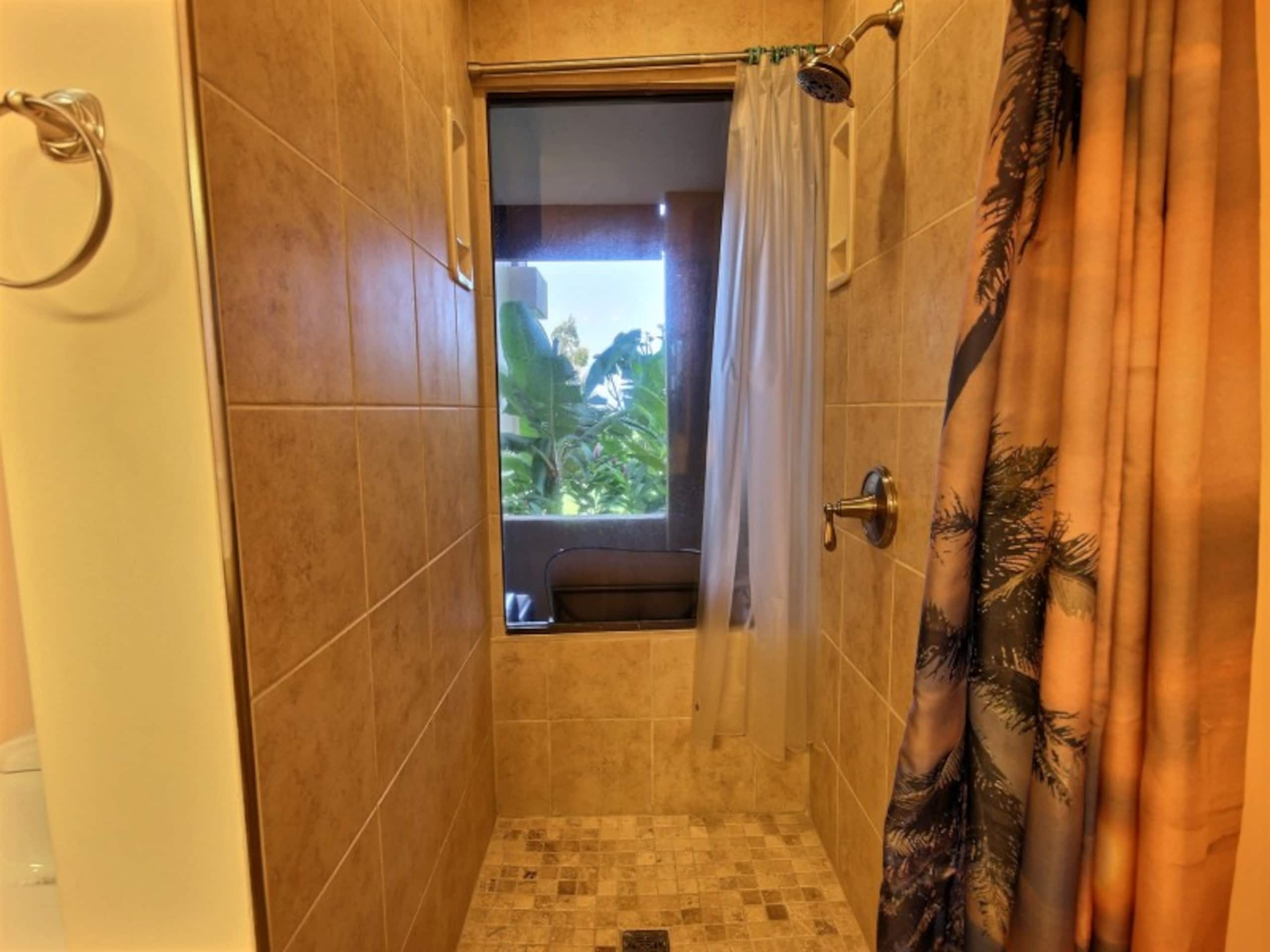 Condo in Lahaina · ★4.53 · 2 bedrooms · 4 beds · 2 baths - Image 10