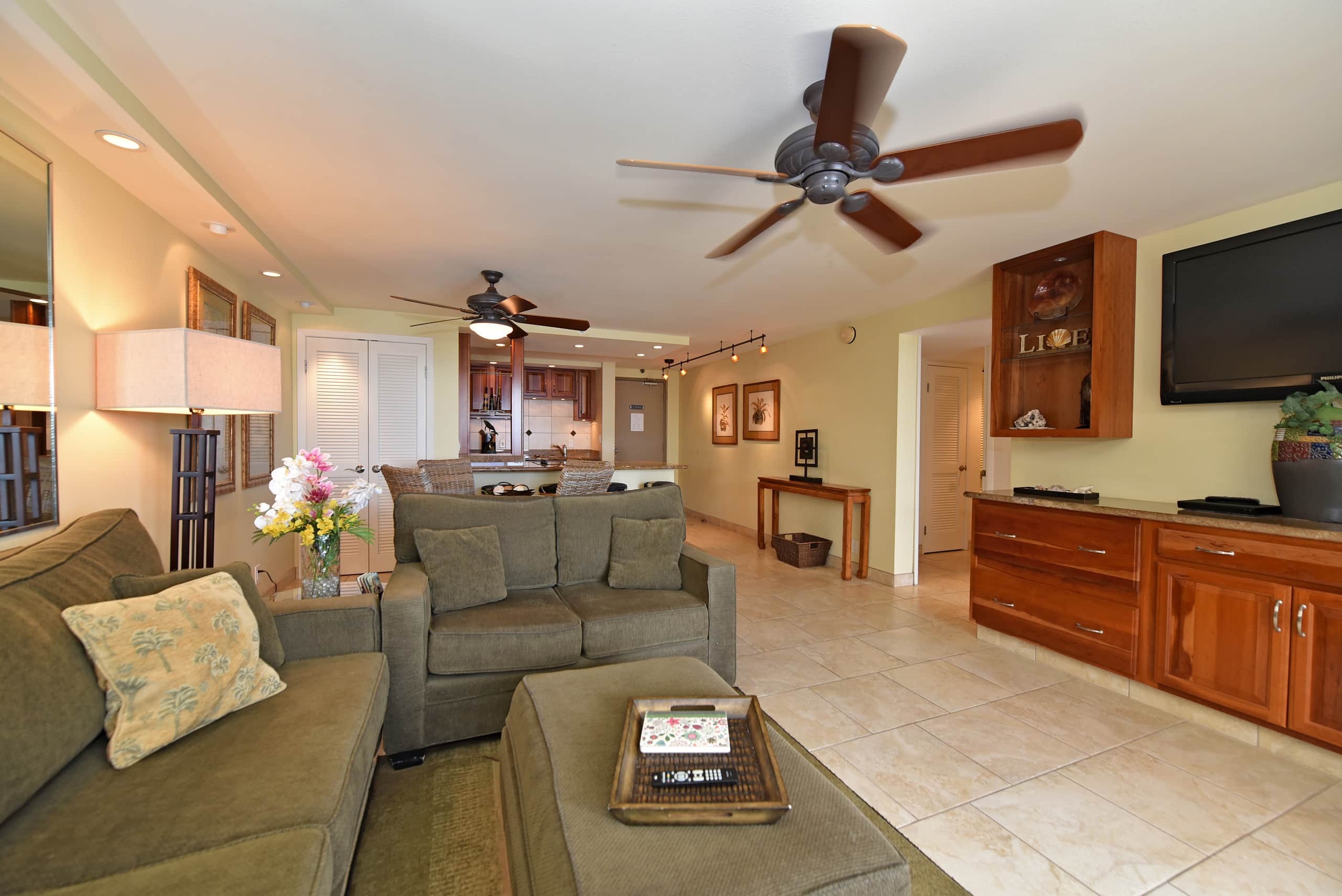 Condo in Lahaina · ★4.26 · 2 bedrooms · 2 beds · 2 baths - Image 18
