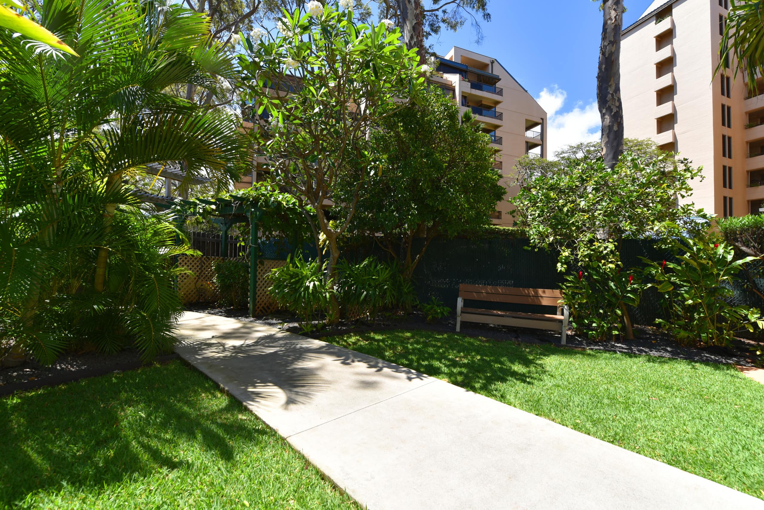 Condo in Lahaina · ★4.26 · 2 bedrooms · 2 beds · 2 baths - Image 36