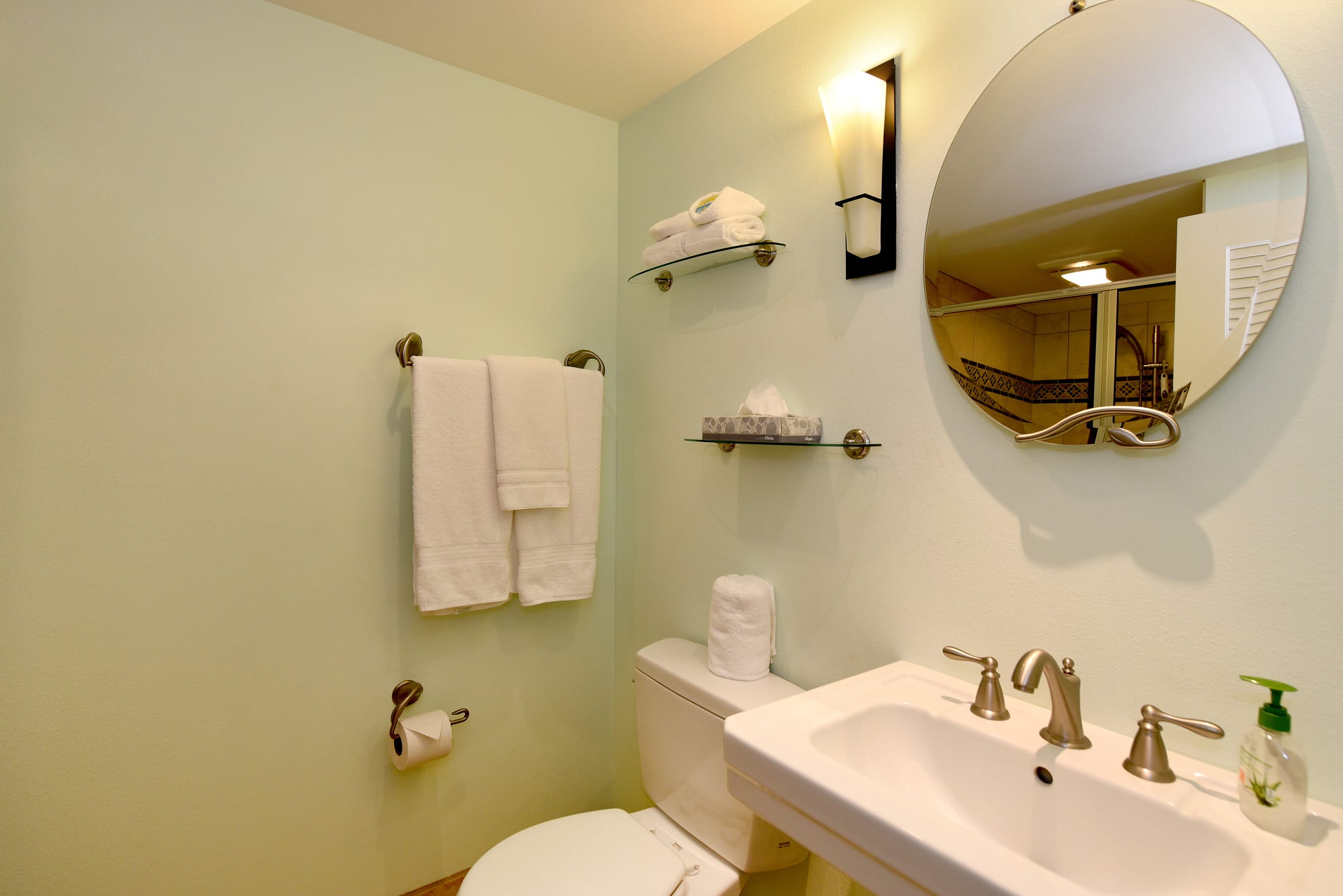 Condo in Lahaina · ★4.26 · 2 bedrooms · 2 beds · 2 baths - Image 11