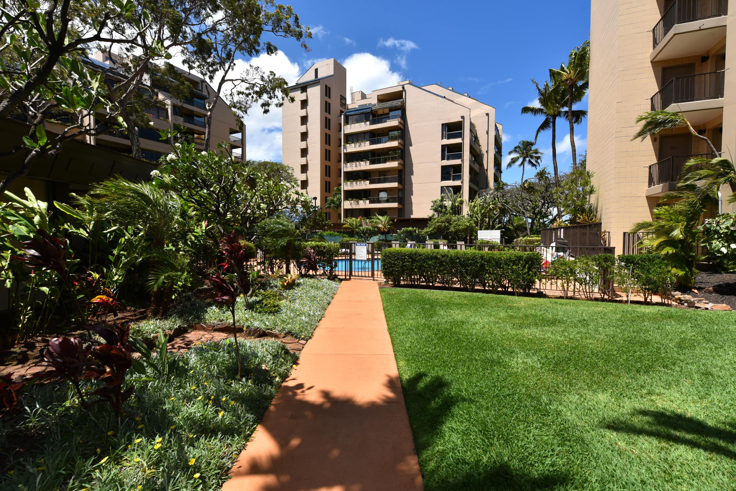 Condo in Lahaina · ★4.26 · 2 bedrooms · 2 beds · 2 baths - Image 33