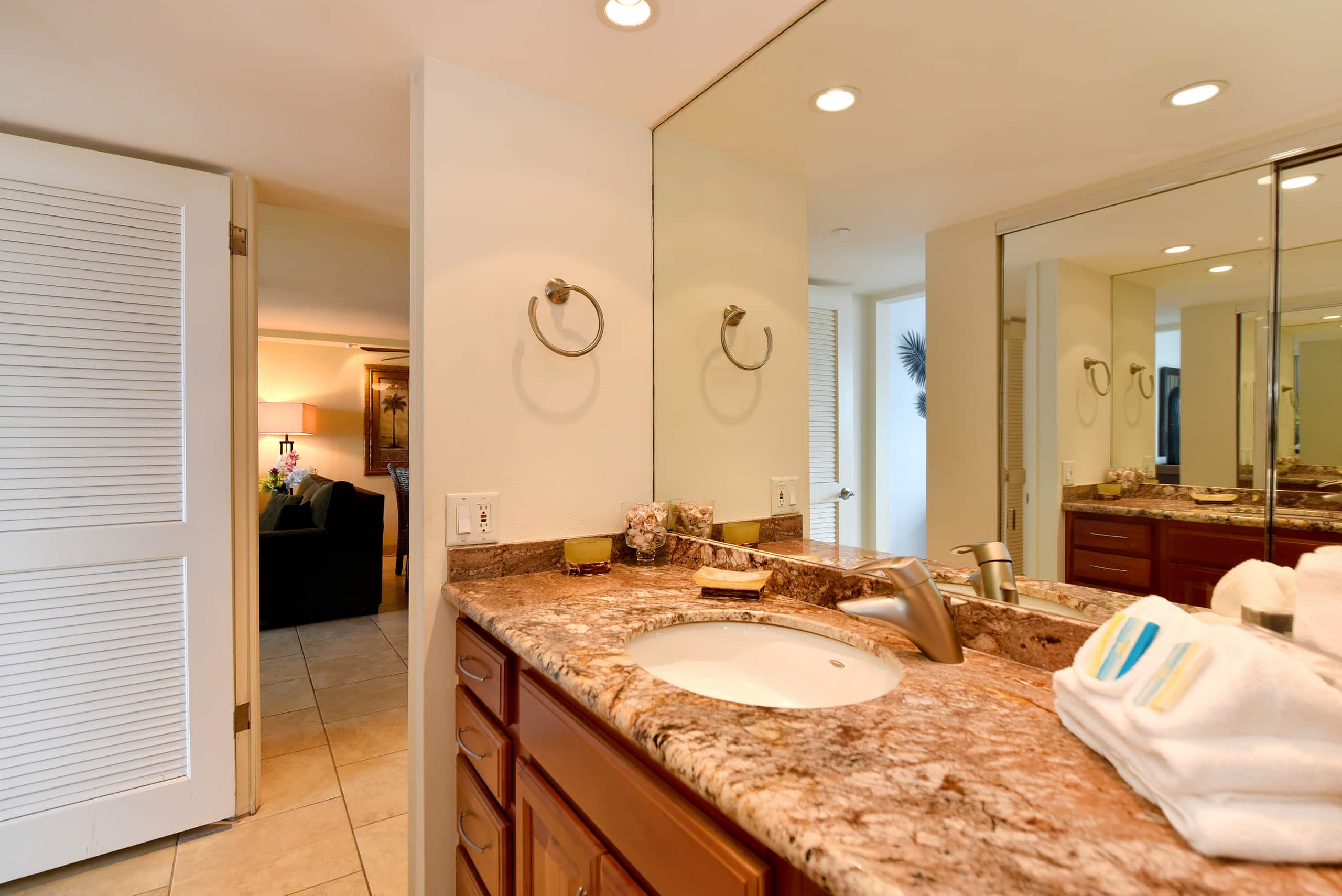 Condo in Lahaina · ★4.26 · 2 bedrooms · 2 beds · 2 baths - Image 7