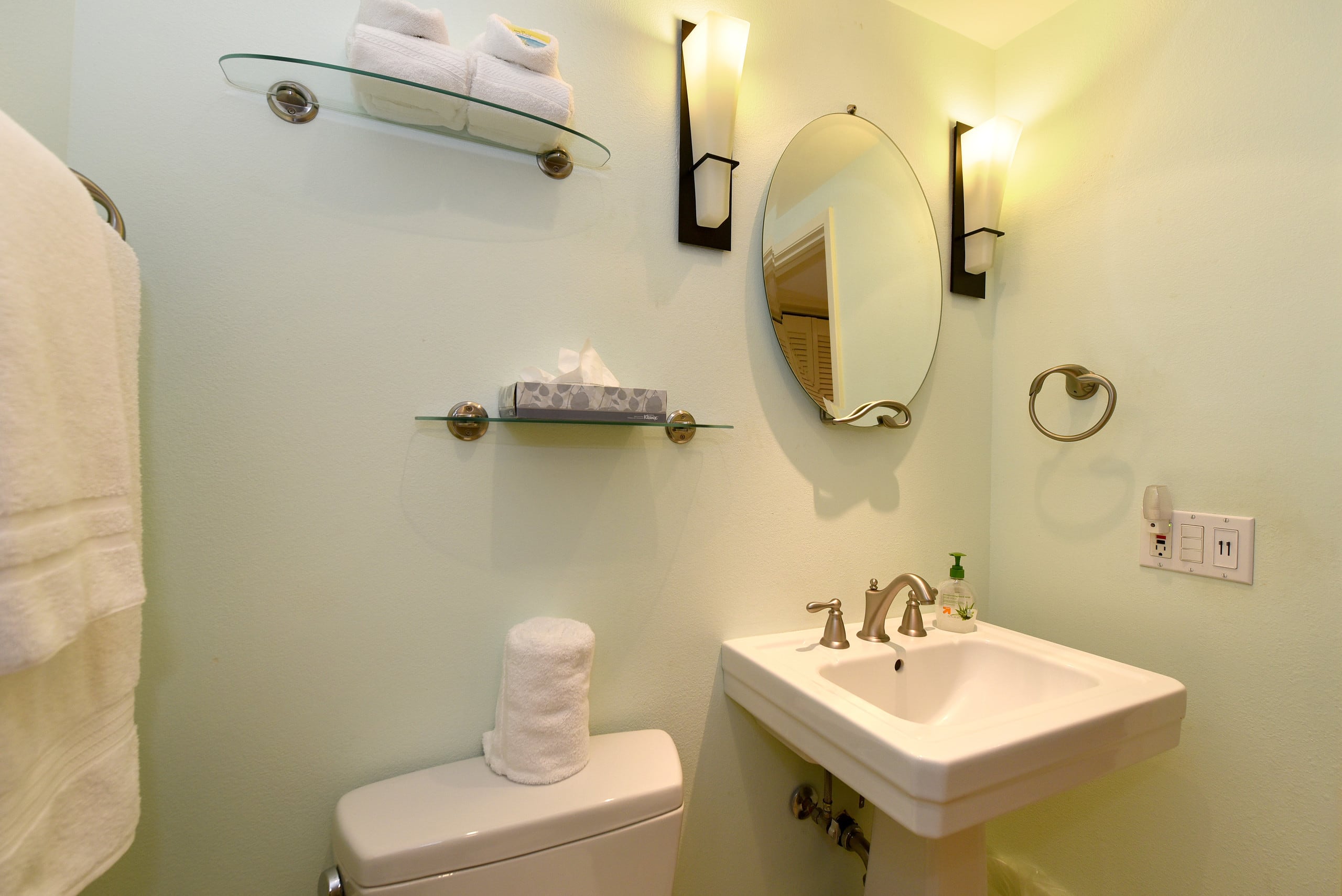 Condo in Lahaina · ★4.26 · 2 bedrooms · 2 beds · 2 baths - Image 12