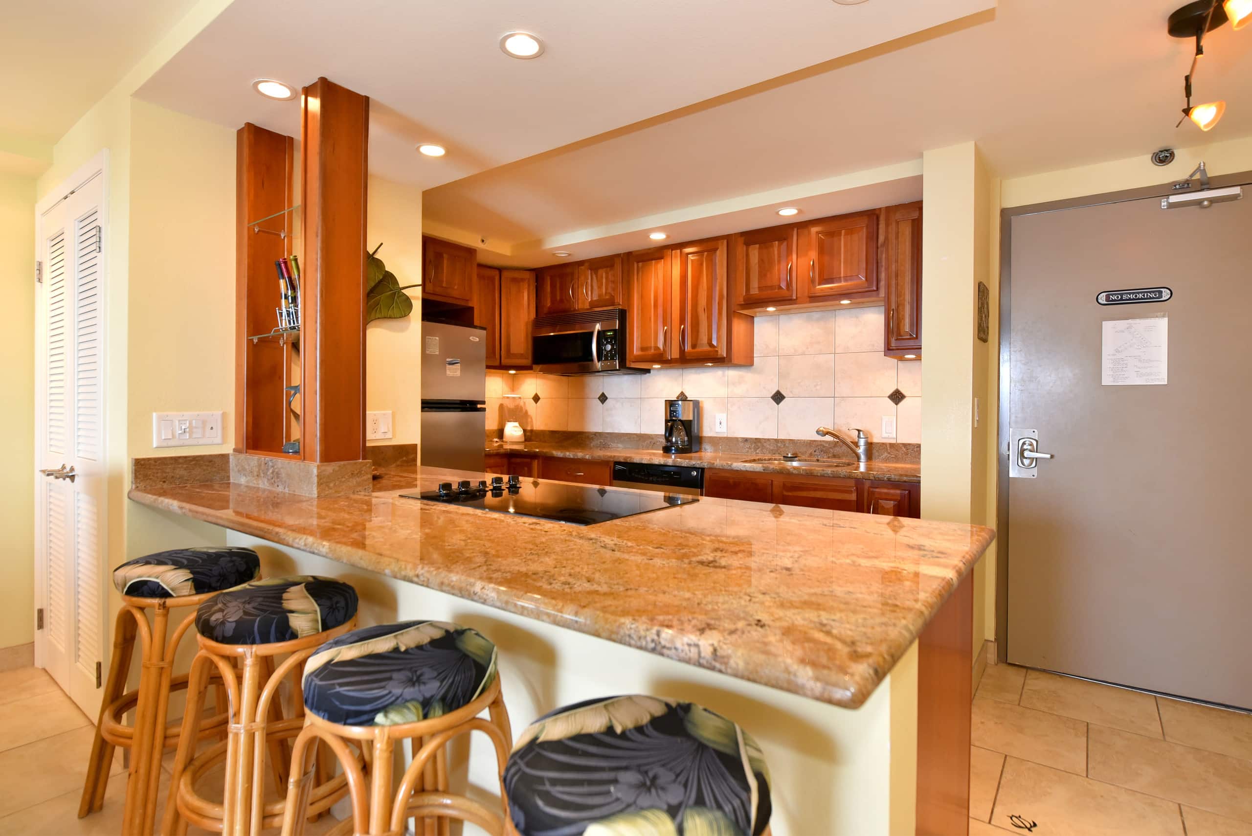 Condo in Lahaina · ★4.26 · 2 bedrooms · 2 beds · 2 baths - Image 14