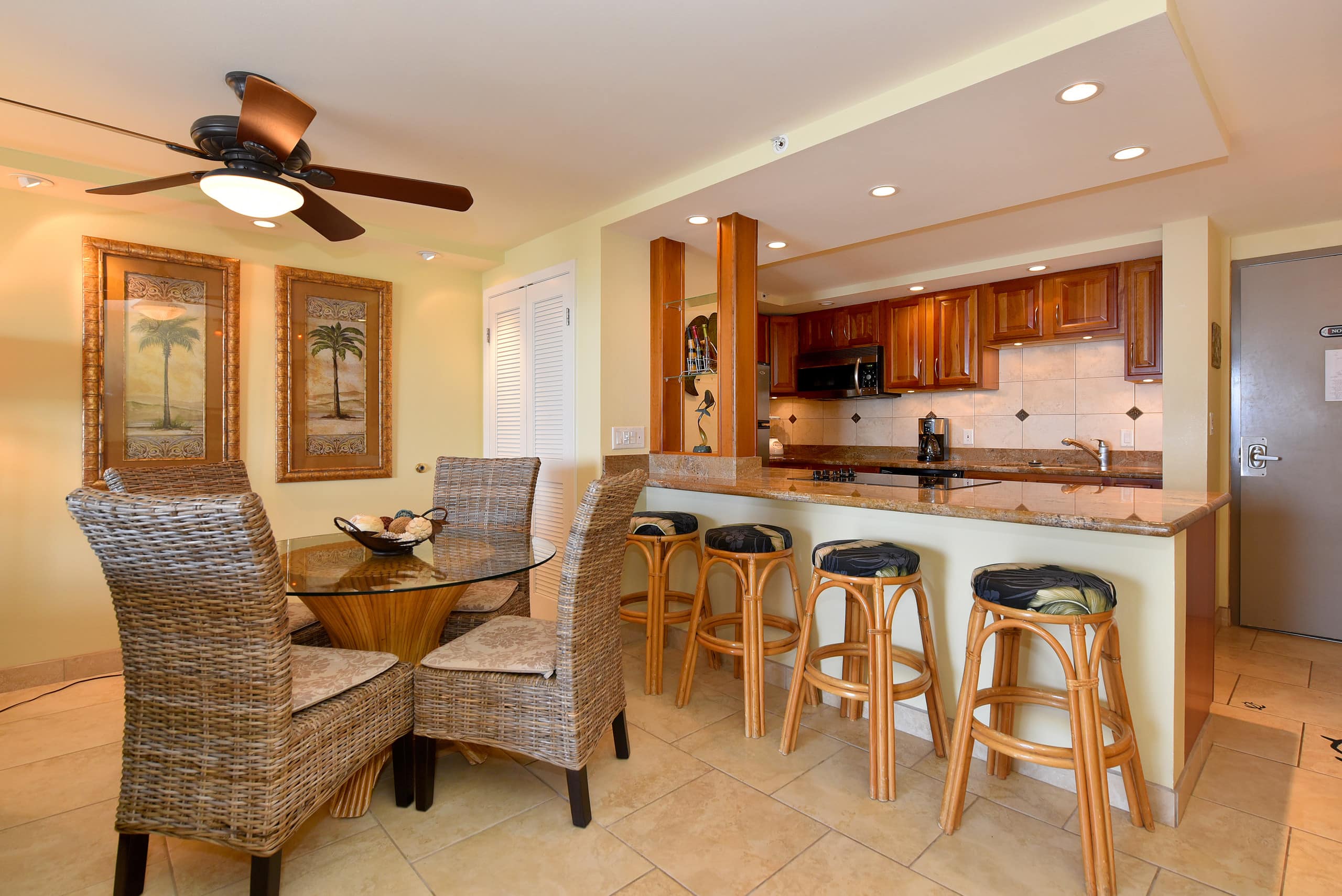 Condo in Lahaina · ★4.26 · 2 bedrooms · 2 beds · 2 baths - Image 22