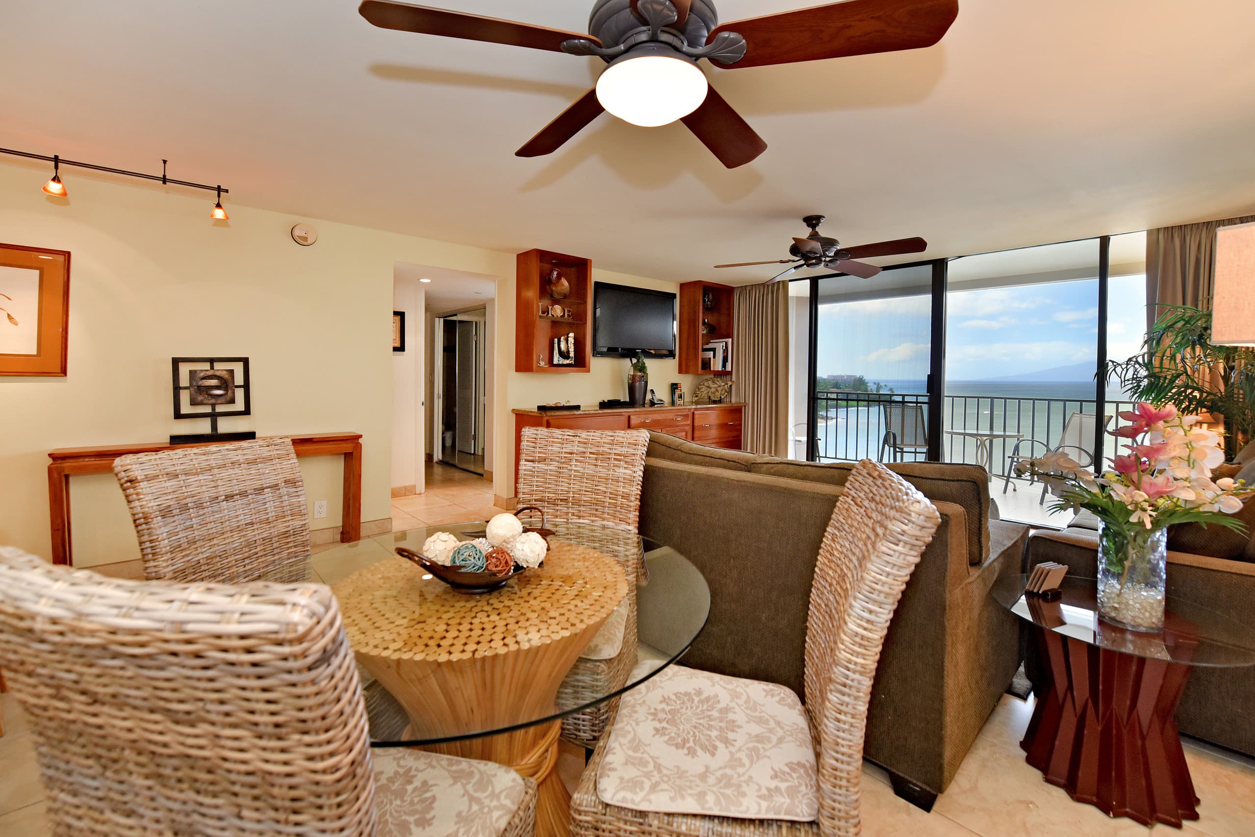 Condo in Lahaina · ★4.26 · 2 bedrooms · 2 beds · 2 baths - Image 21