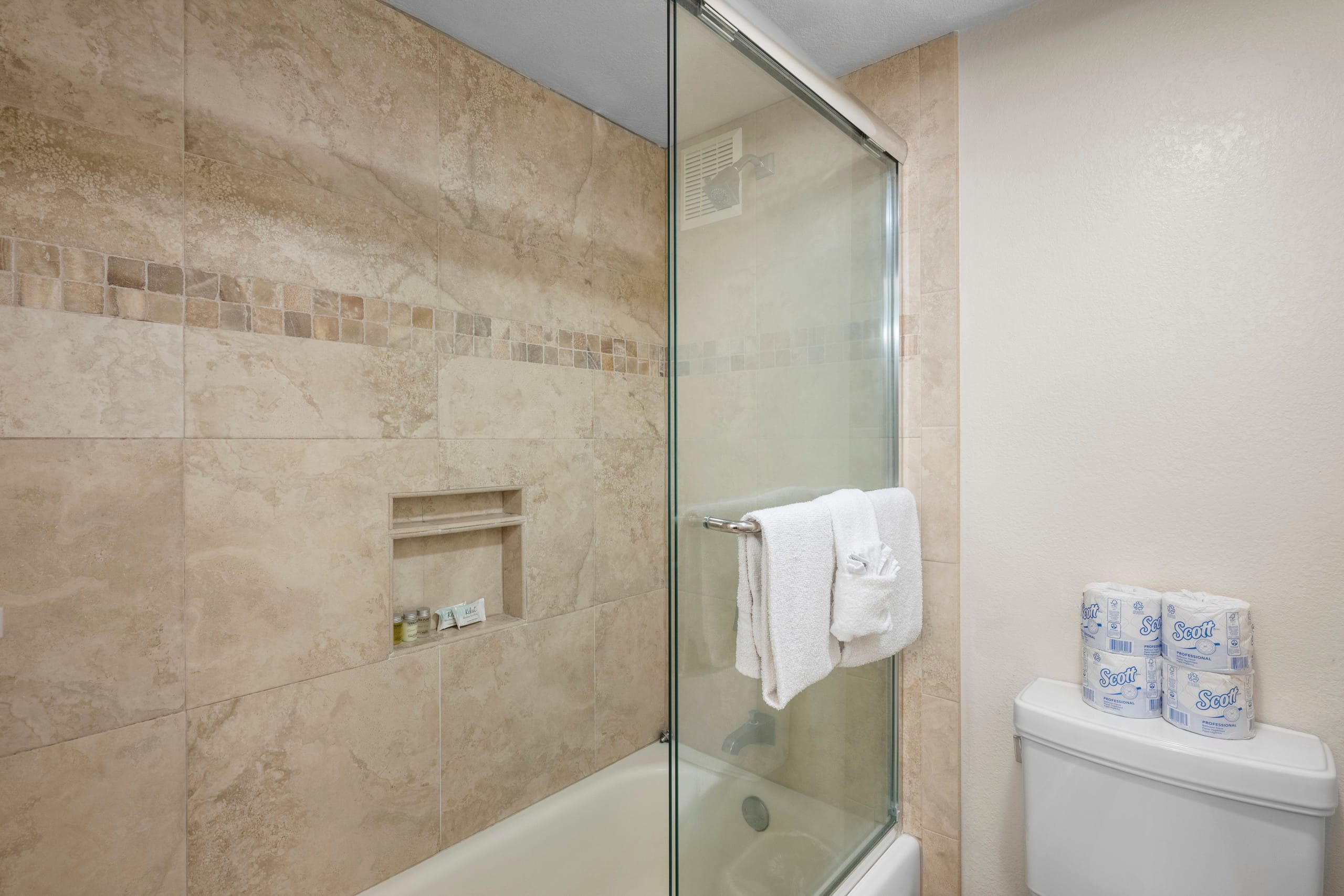 Condo in Lahaina · ★4.89 · 2 bedrooms · 3 beds · 2.5 baths - Image 14