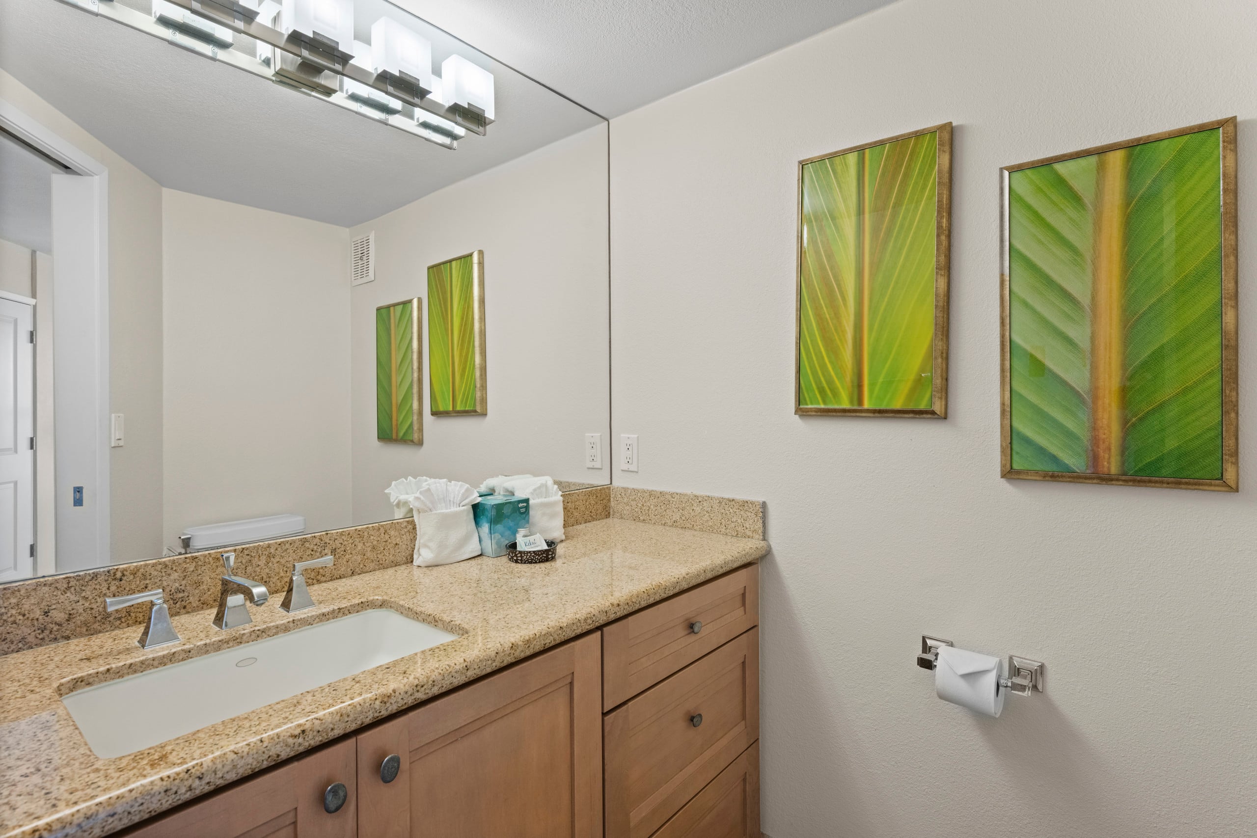 Condo in Lahaina · ★4.89 · 2 bedrooms · 3 beds · 2.5 baths - Image 17