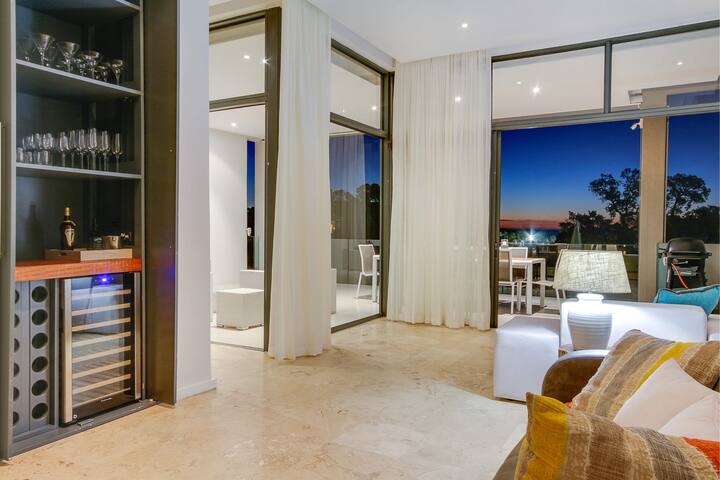 Dual Level Apartment Walking Distance to the Beach gallery image 5