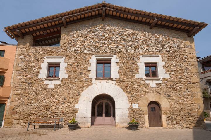 La Requisa. Casa para 15 en un pequeño pueblo. gallery image 2