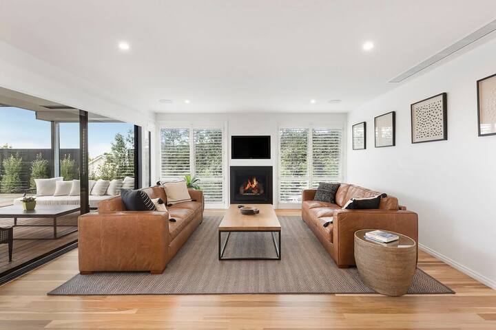 Byron by the Beach | Luxury Heated Pool and Views gallery image 2