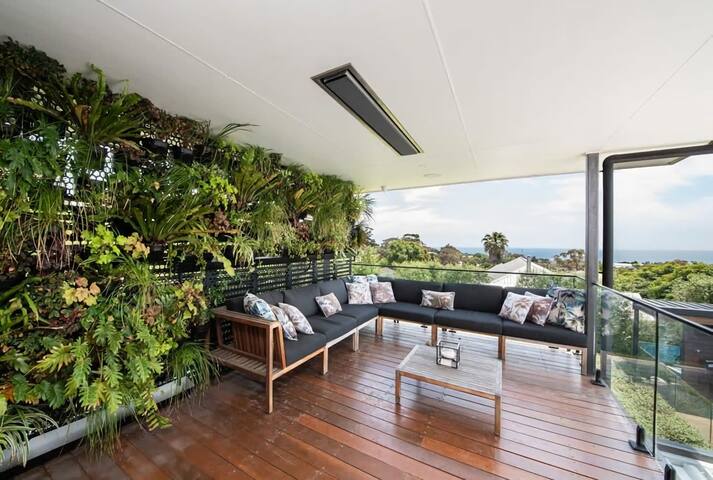 Byron by the Beach | Luxury Heated Pool and Views gallery image 4