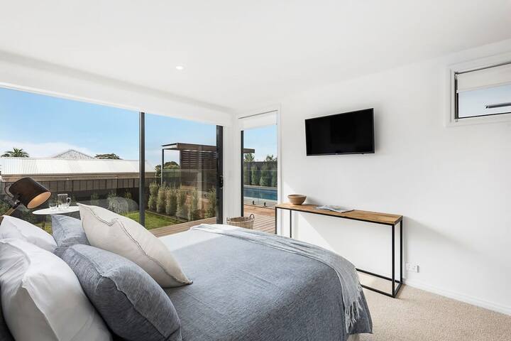 Byron by the Beach | Luxury Heated Pool and Views gallery image 3