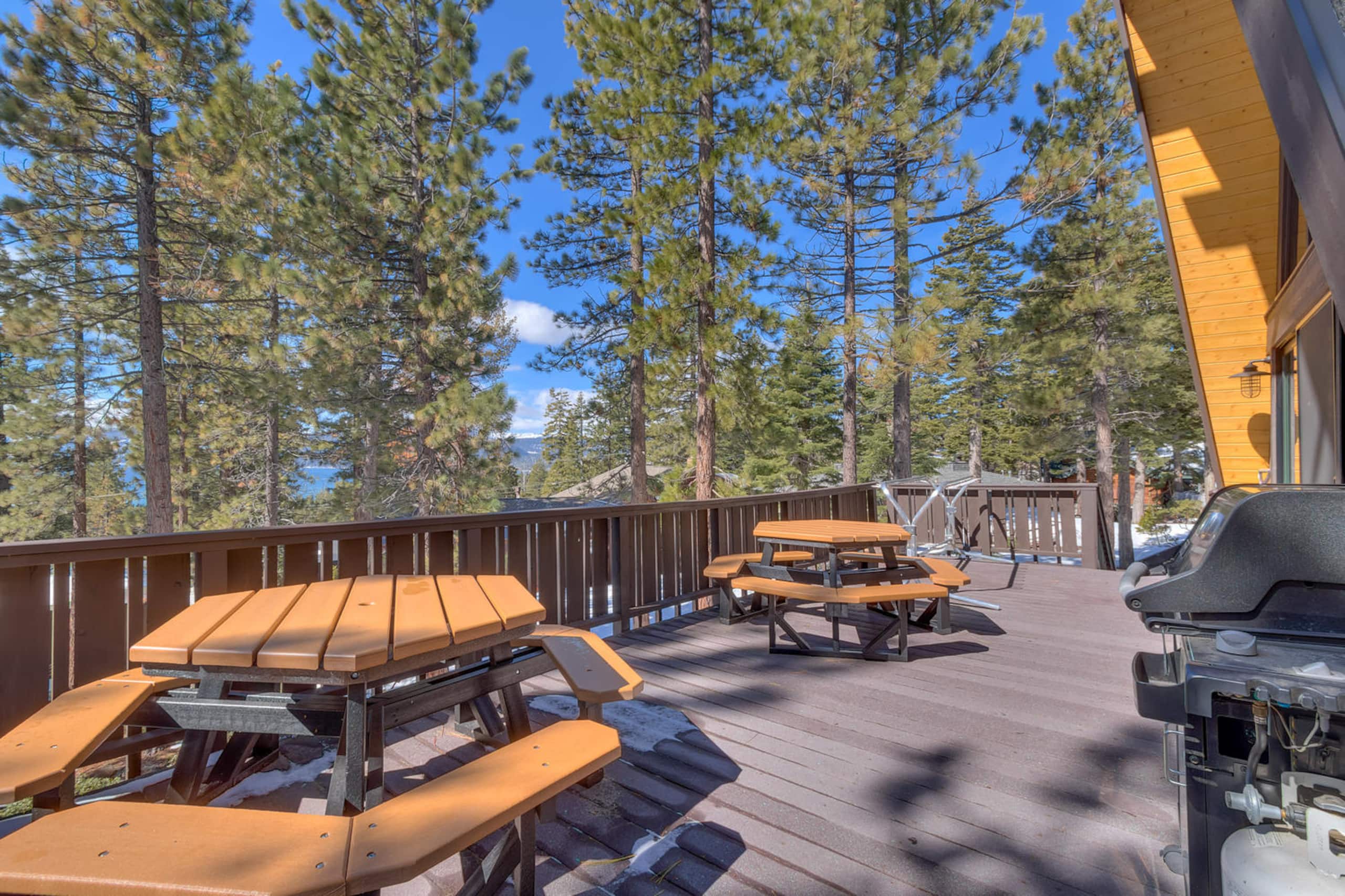 Luxury Lakeview Home with Hot Tub Near Ski & Beach - Photo 20