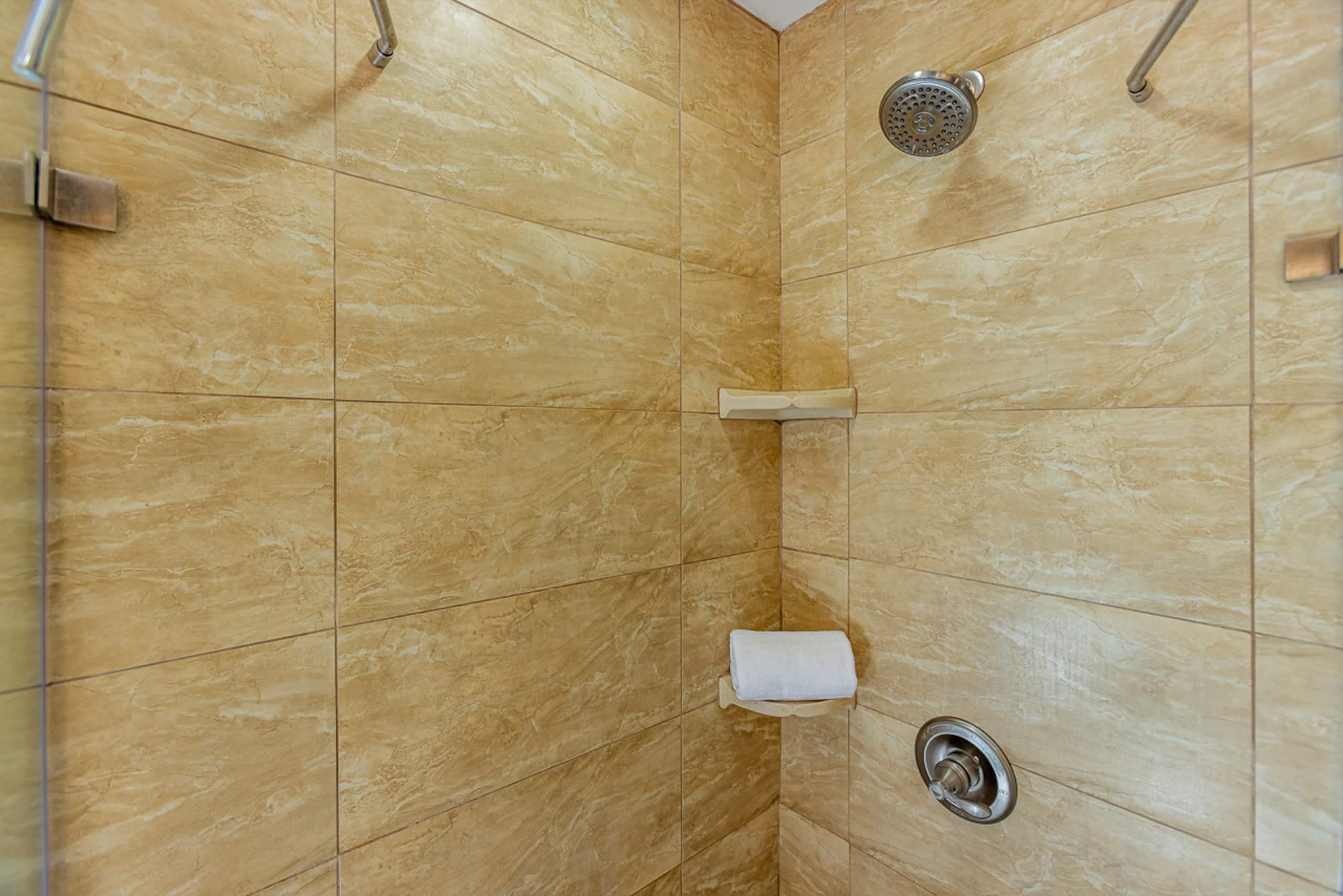 Condo in Kihei · ★4.79 · 2 bedrooms · 2 beds · 2 shared baths - Image 19