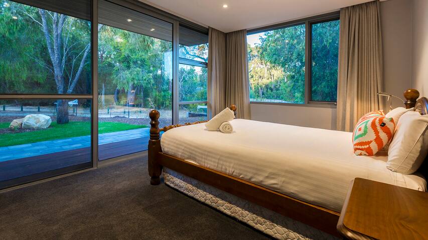 Maybrook—Minutes from Meelup Beaches & Dining gallery image 2