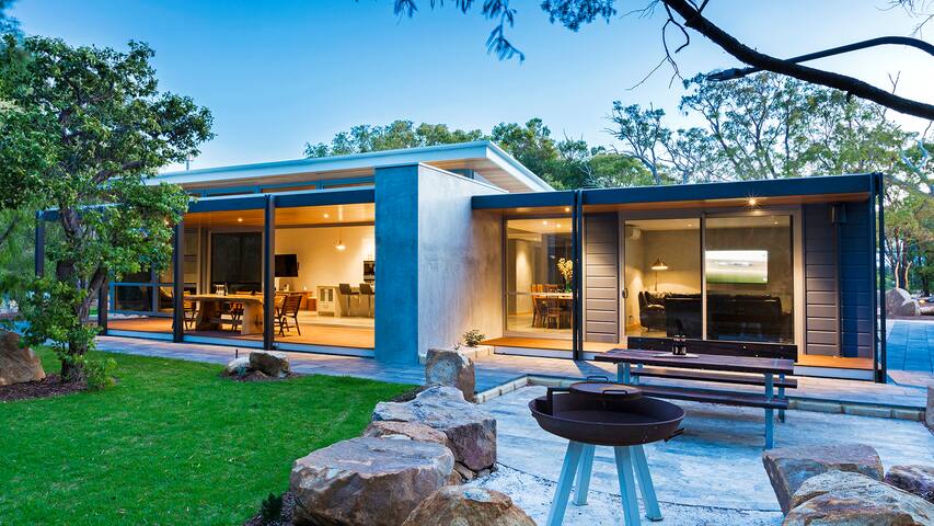 Maybrook—Minutes from Meelup Beaches & Dining gallery image 5