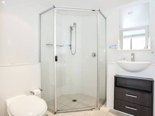 2 Bed 2 Bath Apartment in CBD gallery image 5