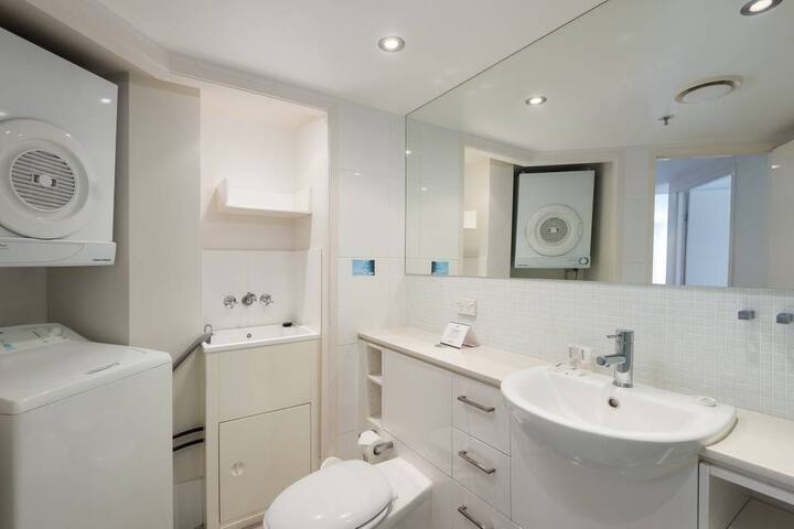 2 Bed 2 Bath Apartment in CBD gallery image 2