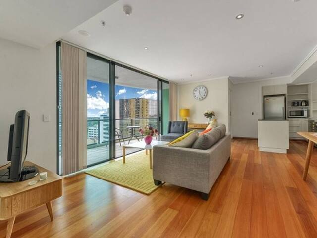2 Bed 2 Bath Apartment in CBD