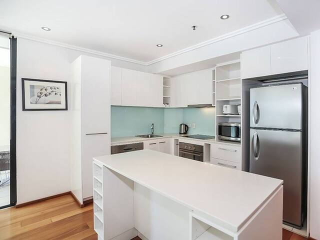 2 Bed 2 Bath Apartment in CBD gallery image 4