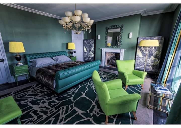 جناح أدميرال بإطلالات خلابة على البحر