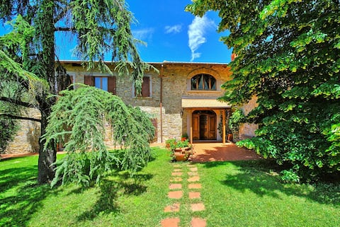 Villa lorena - country house in valdarno, tuscany