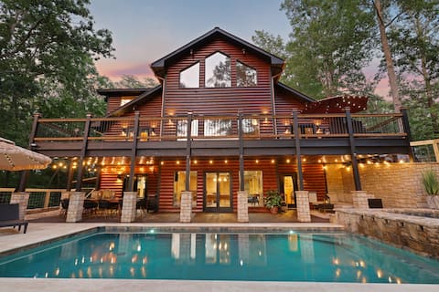 Luxe Mountain Resort - Heated Pool & 14ft Hot Tub